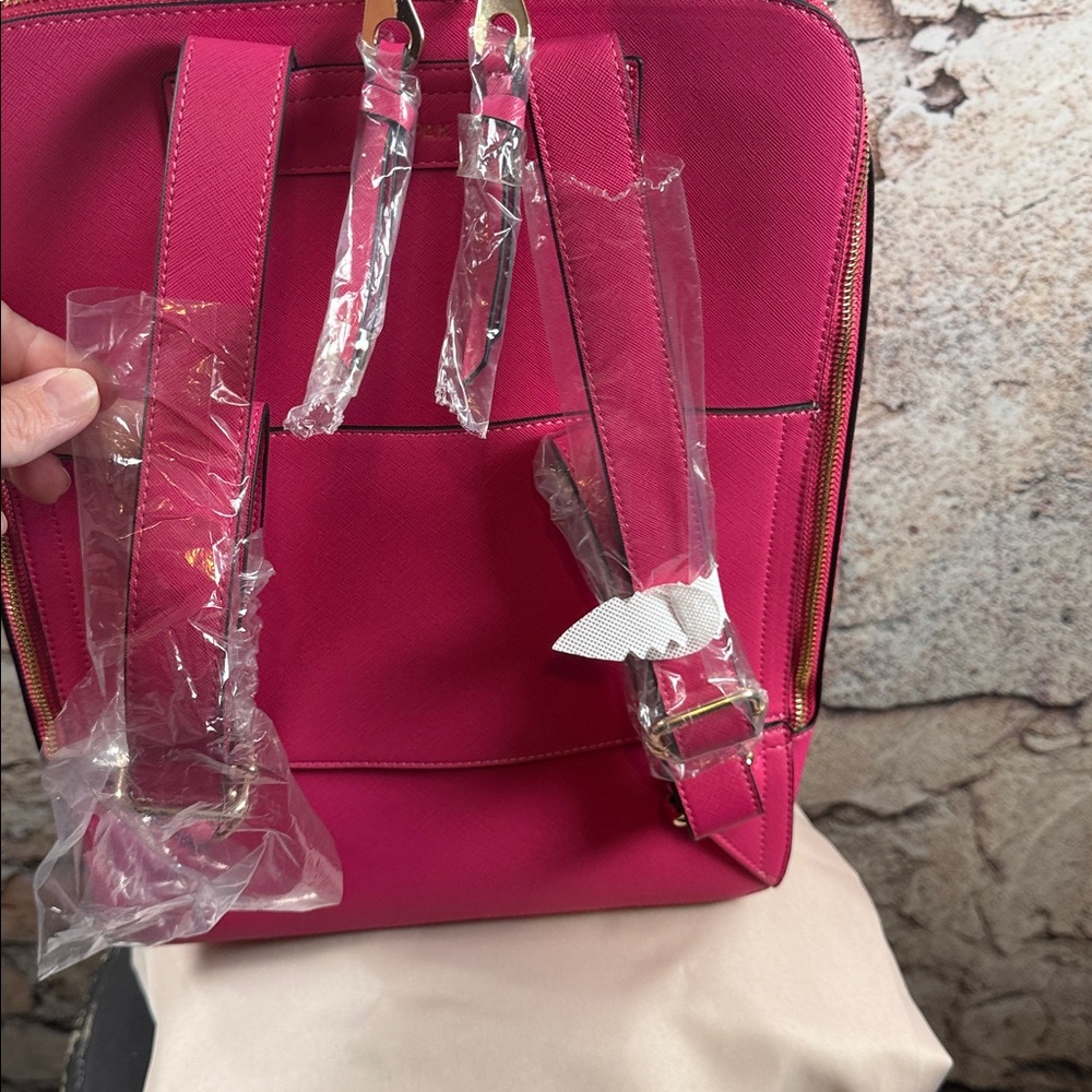 Stylish Pink Women's Bag CALPAK Kaya 15 inch Laptop Backpack in
Dragonfruit B22 - Picture 8 of 11